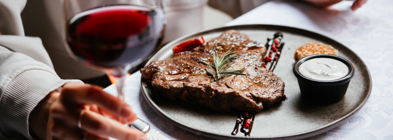 Rode wijn bij vlees